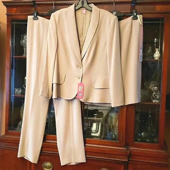 Basler 3 piece Suit NWT Beige size 38/40 - Picture 1 of 13
